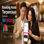 Booking hotel terpercaya melalui platform Walanja menggunakan smartphone.
